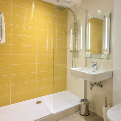 chambre hotel: la salle de bain