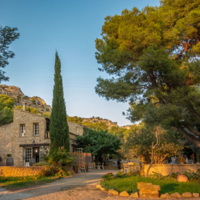 hotel restaurant avec jardin en provence