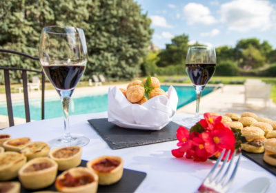 repas de groupe aperitif piscine