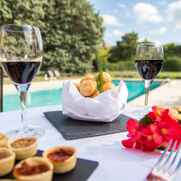 restaurant salon de provence: apéritif en terrasse