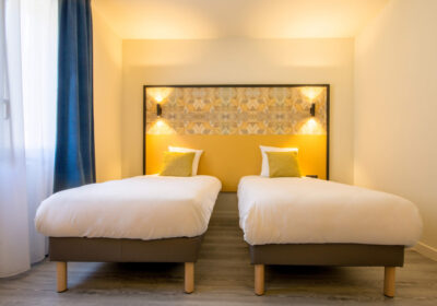 chambre hotel: chambre à lit double